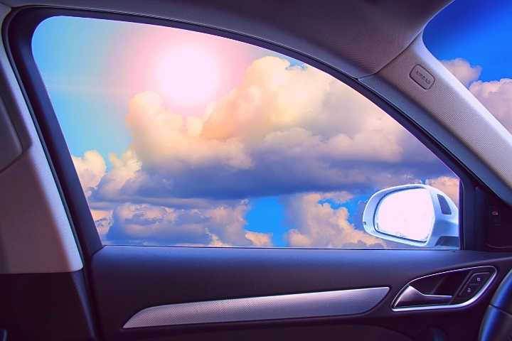 janela aberta do carro
